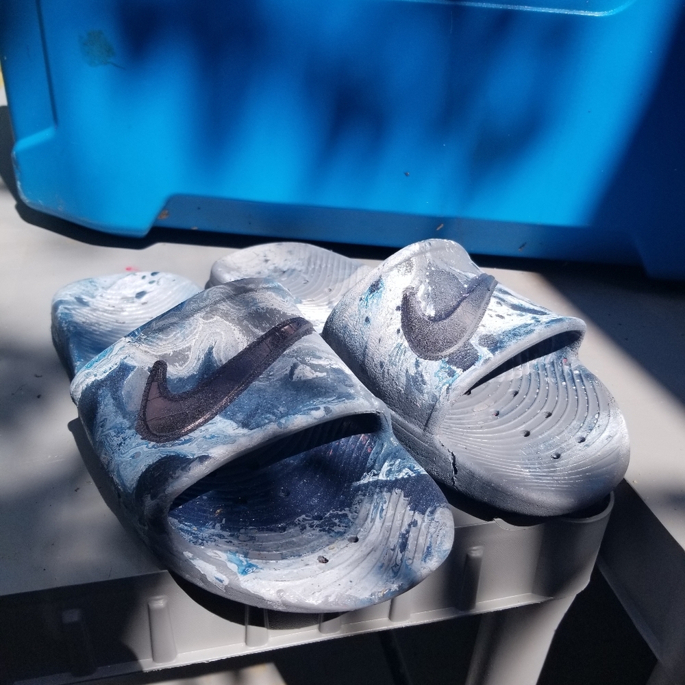 HYDRO "DRIPPED" NIKE SLIDES - Picture 2 of 3
